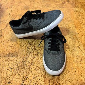 EUC Nike Boy SB Check‎ Solarsoft Canvas Sneakers Size 4Y